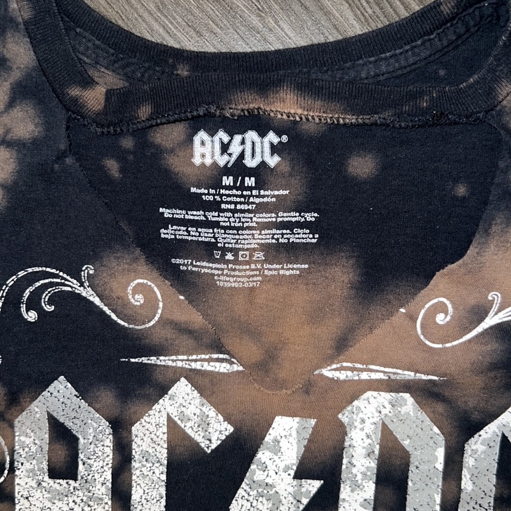 AC⚡️DC Distressed Band Tee M - Picture 3 of 3